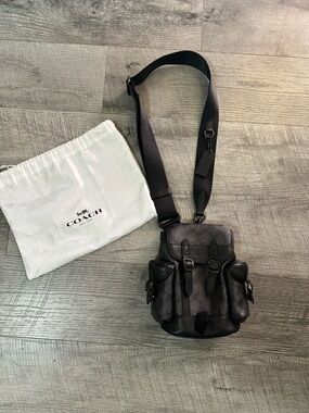 Coach Black Mini Hitch backpack Leather Messenger Sling Bag for Men